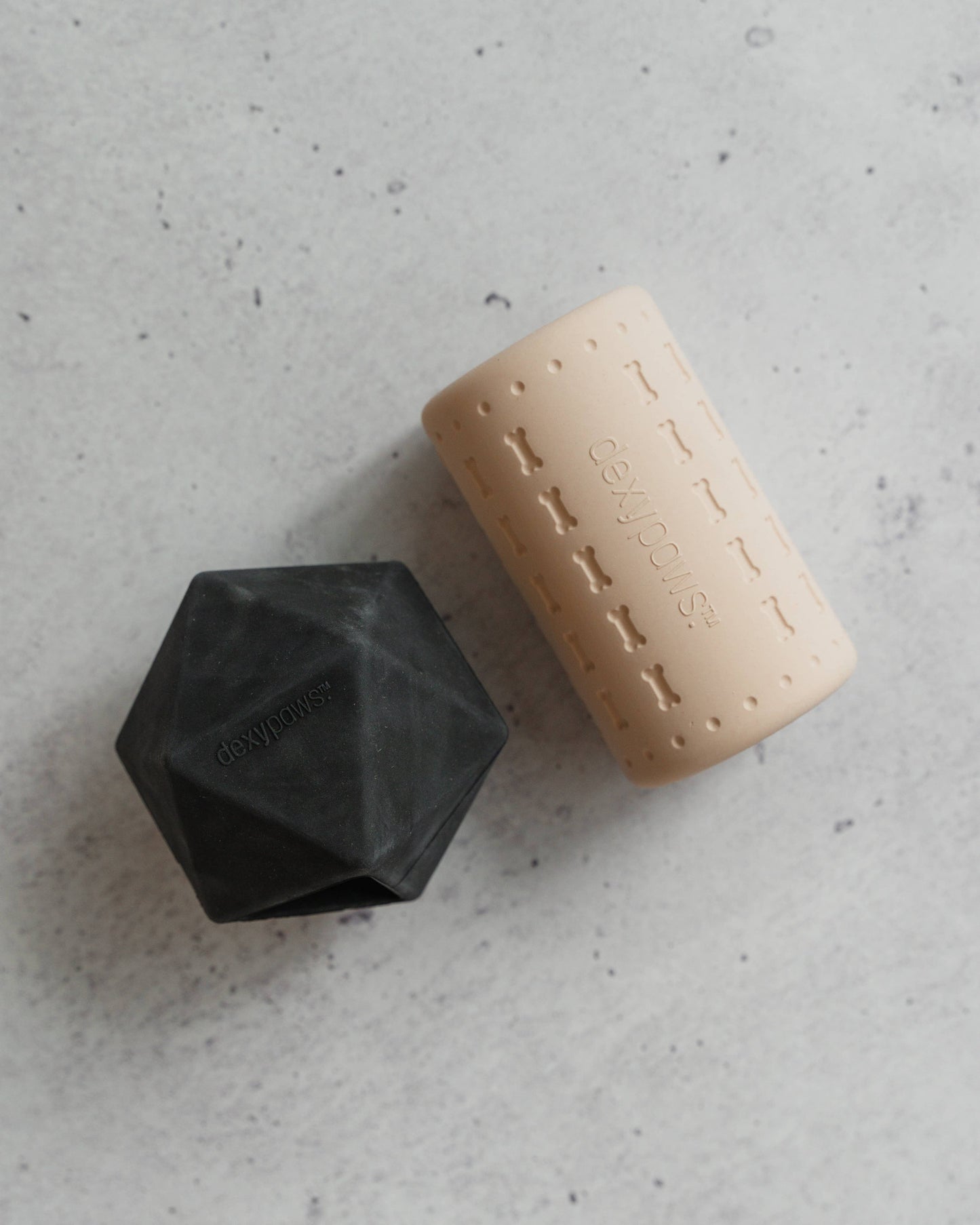 Ensemble de 2 jouets à mâcher ''Geometric & Rouleau Kong'' | Nude & Noir