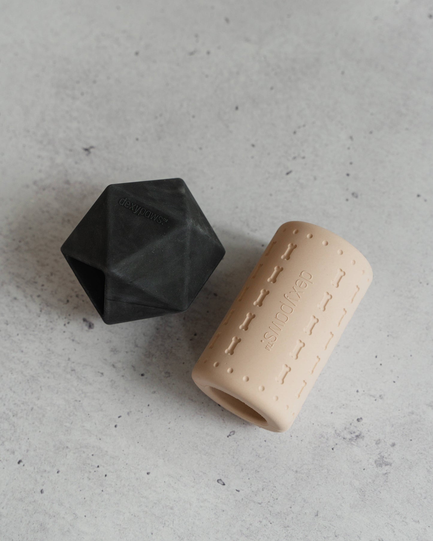 Ensemble de 2 jouets à mâcher ''Geometric & Rouleau Kong'' | Nude & Noir