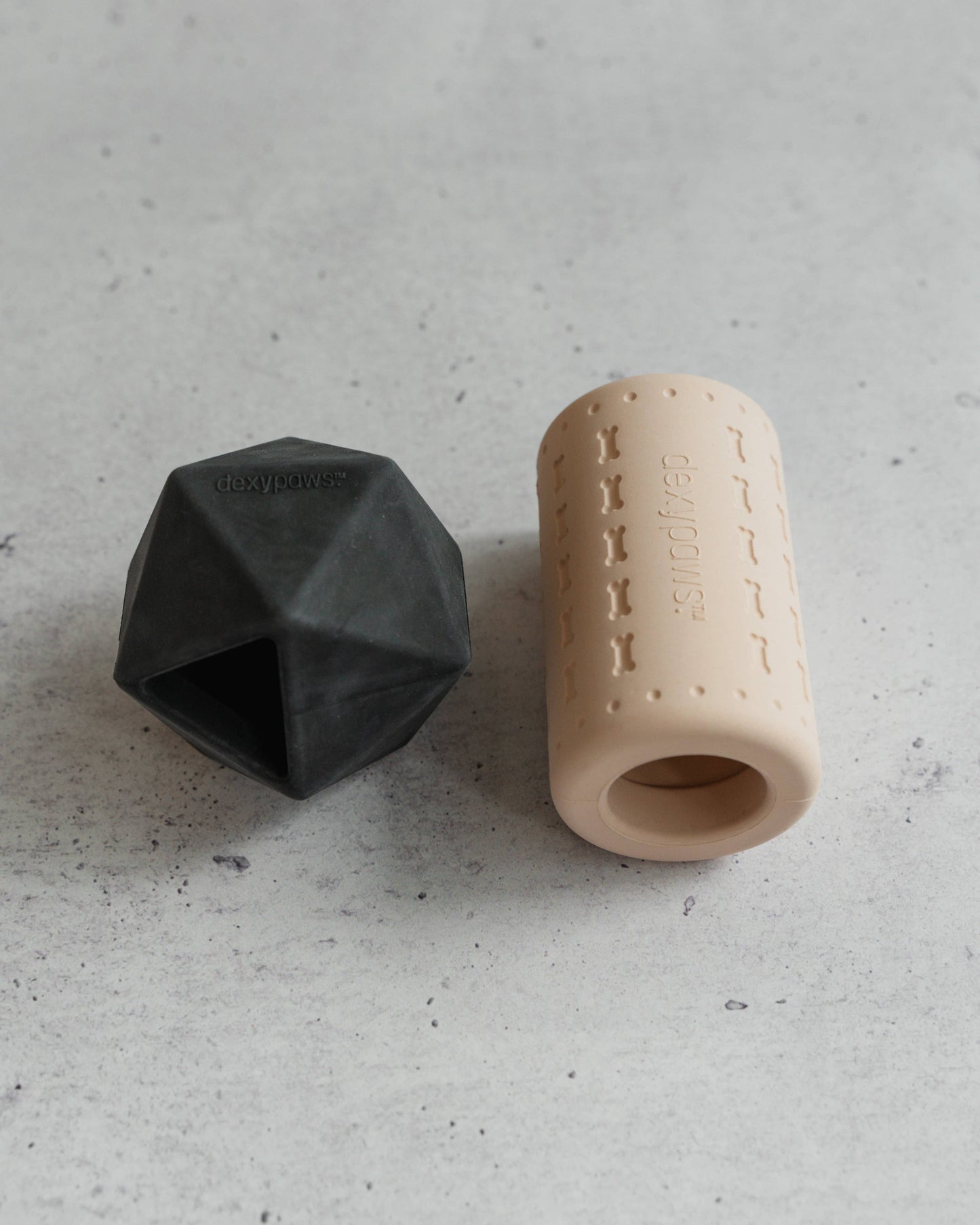Ensemble de 2 jouets à mâcher ''Geometric & Rouleau Kong'' | Nude & Noir